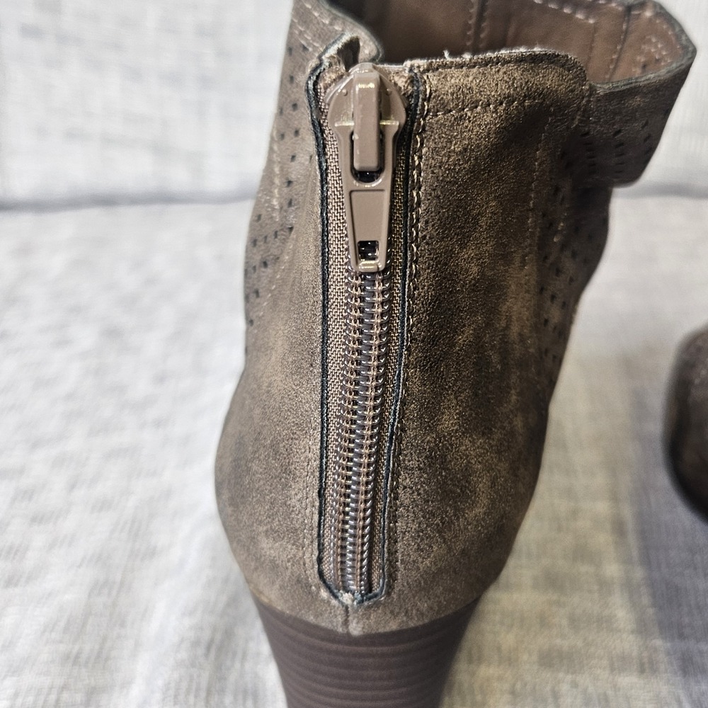 Maurices Trixie Cut brown shimmer stacked heel ankle‎ booties.  Womens Size 9w ? - Picture 6 of 13